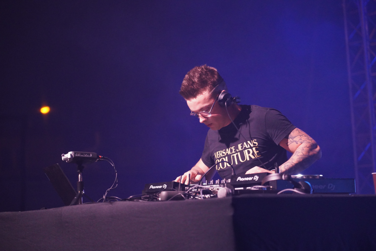 Ogień na targowisku. Szaleństwo większe niż na Cleo ZDJĘCIA