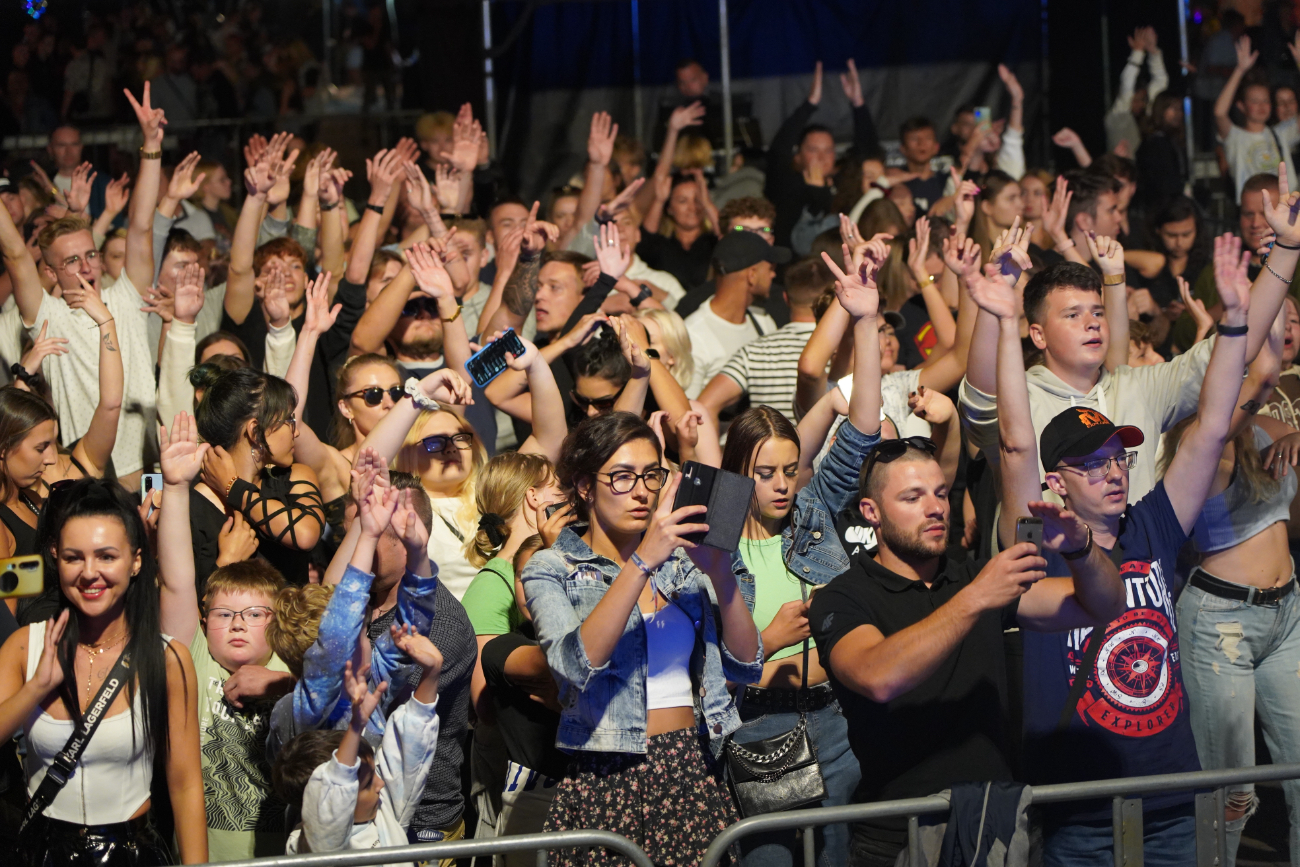 Ogień na targowisku. Szaleństwo większe niż na Cleo ZDJĘCIA