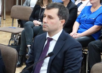 Przewodniczący rezygnuje z funkcji