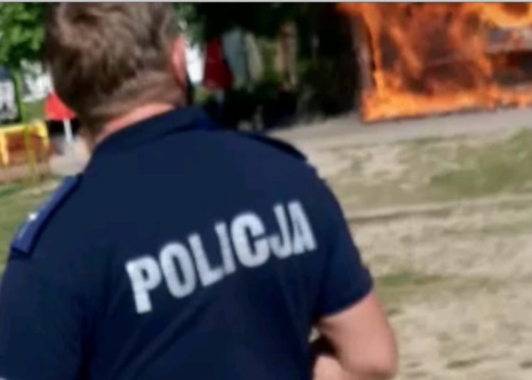 Pożar na plaży. To oni pierwsi ratowali dobytek