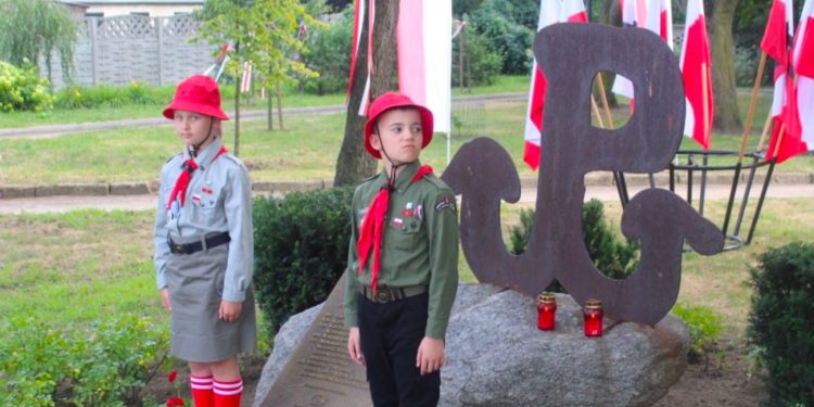 Słupca oddała hołd Powstańcom. Zawyły syreny