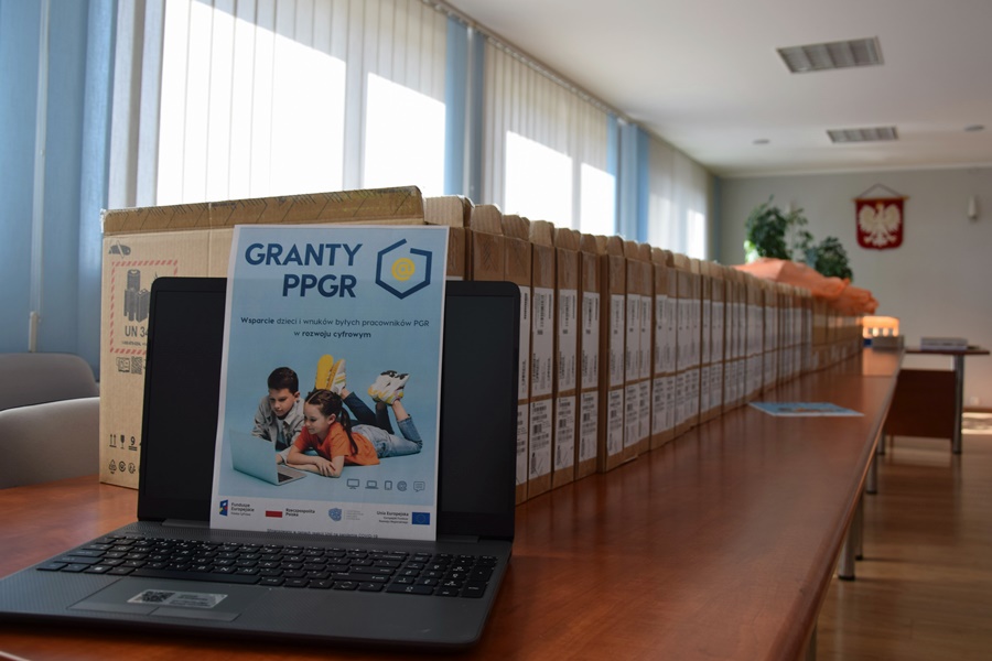 Gmina rozdaje komputery