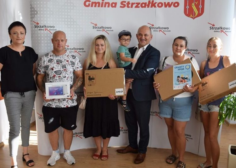 Gmina rozdaje komputery