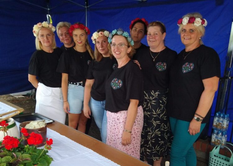 Tłumy na dożynkach parafialnych w Ciążeniu