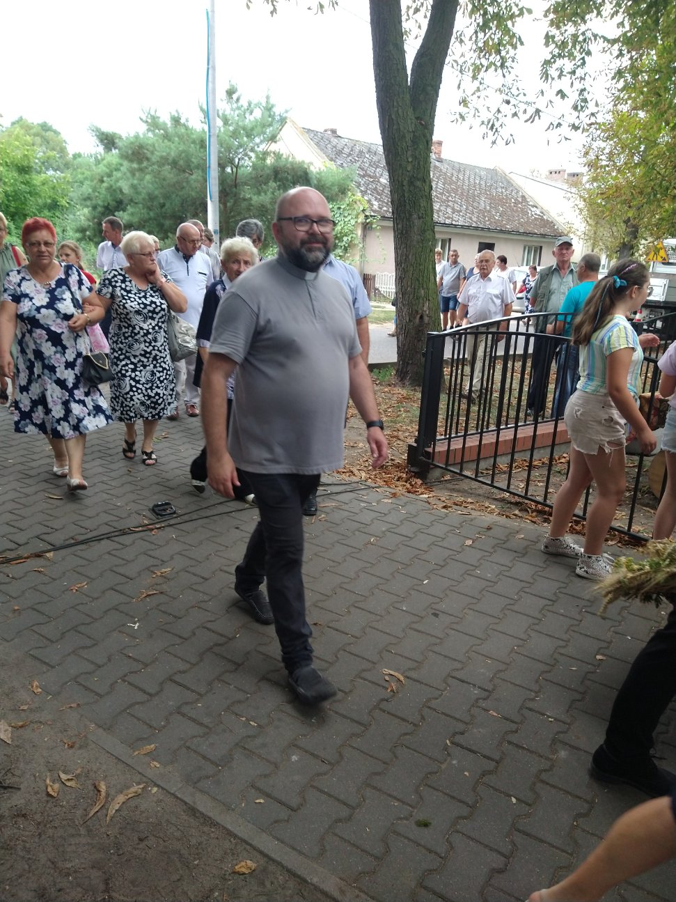 Tłumy na dożynkach parafialnych w Ciążeniu