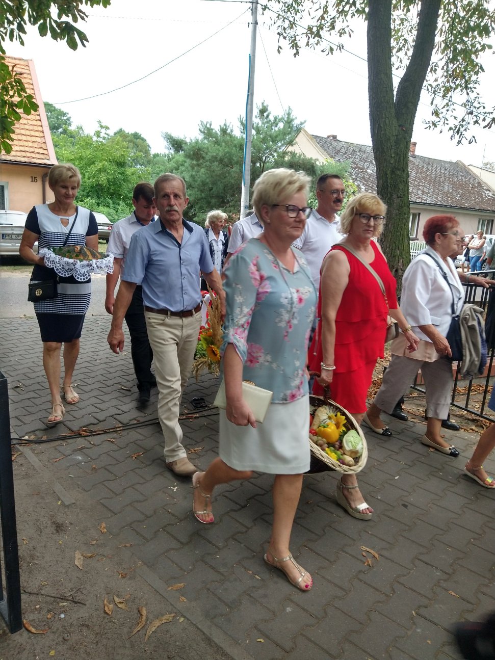 Tłumy na dożynkach parafialnych w Ciążeniu