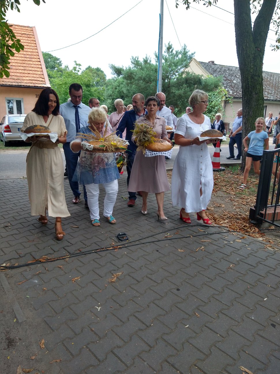 Tłumy na dożynkach parafialnych w Ciążeniu