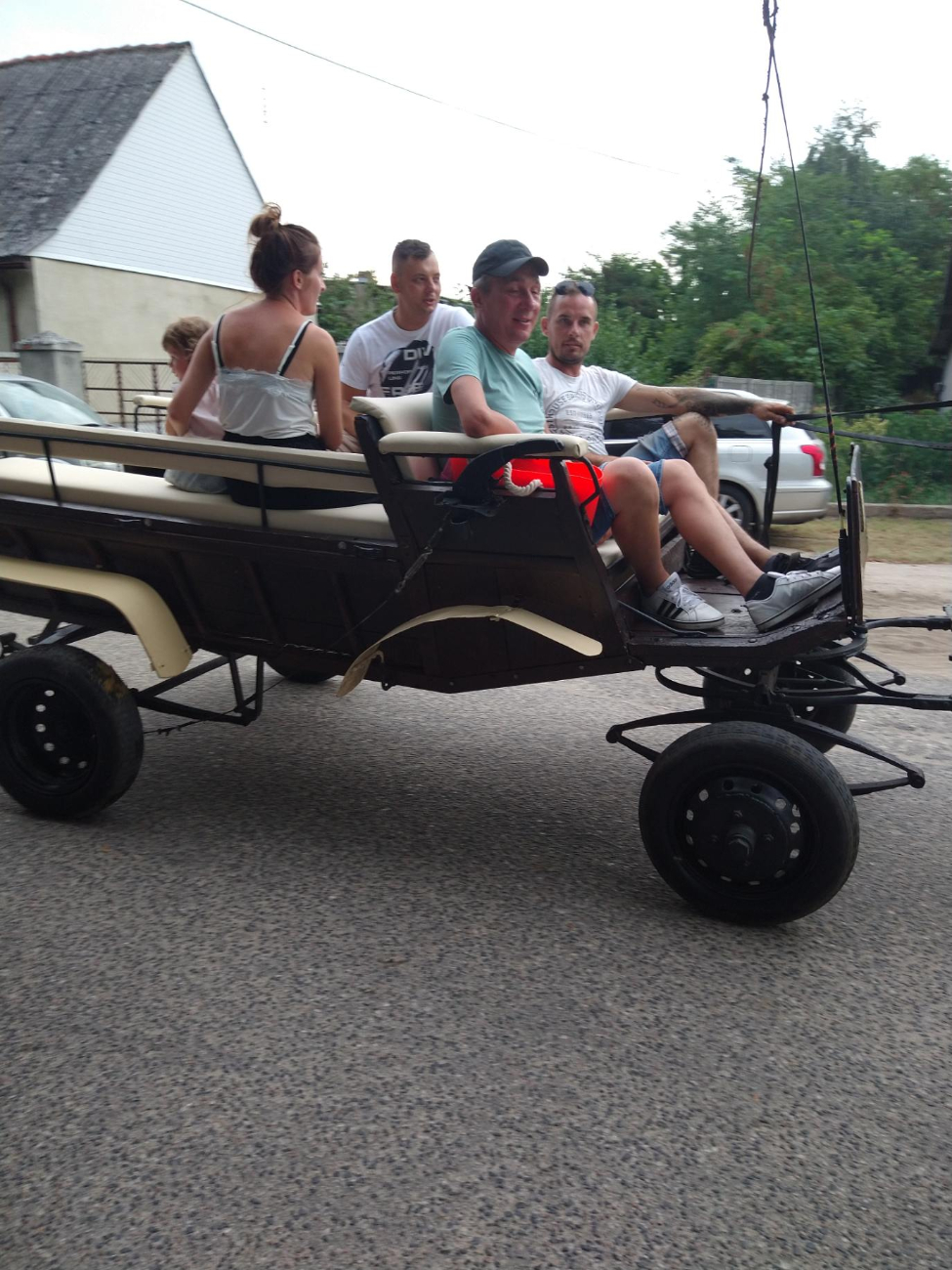 Tłumy na dożynkach parafialnych w Ciążeniu