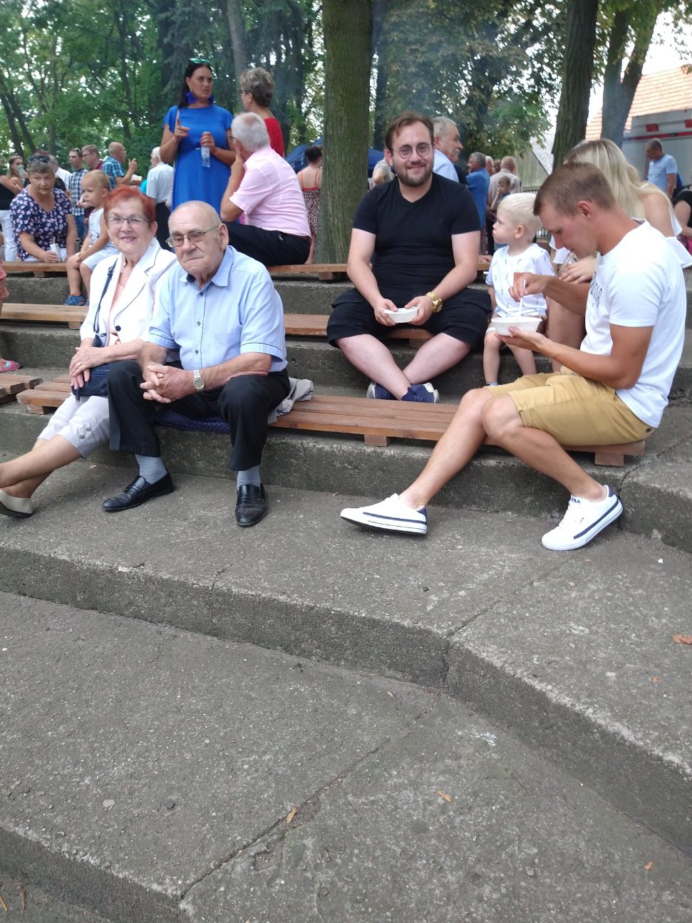 Tłumy na dożynkach parafialnych w Ciążeniu