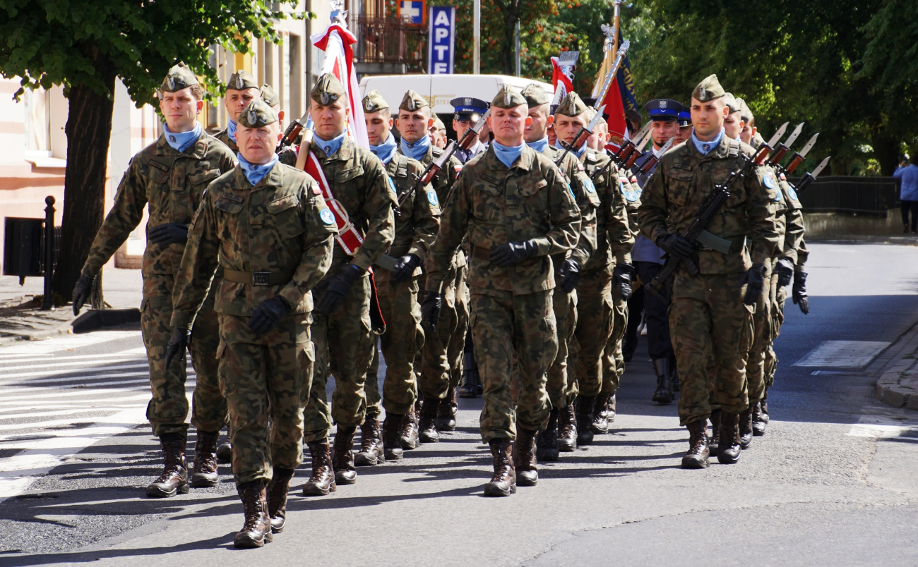Salwa honorowa i race na słupeckim rynku ZDJĘCIA