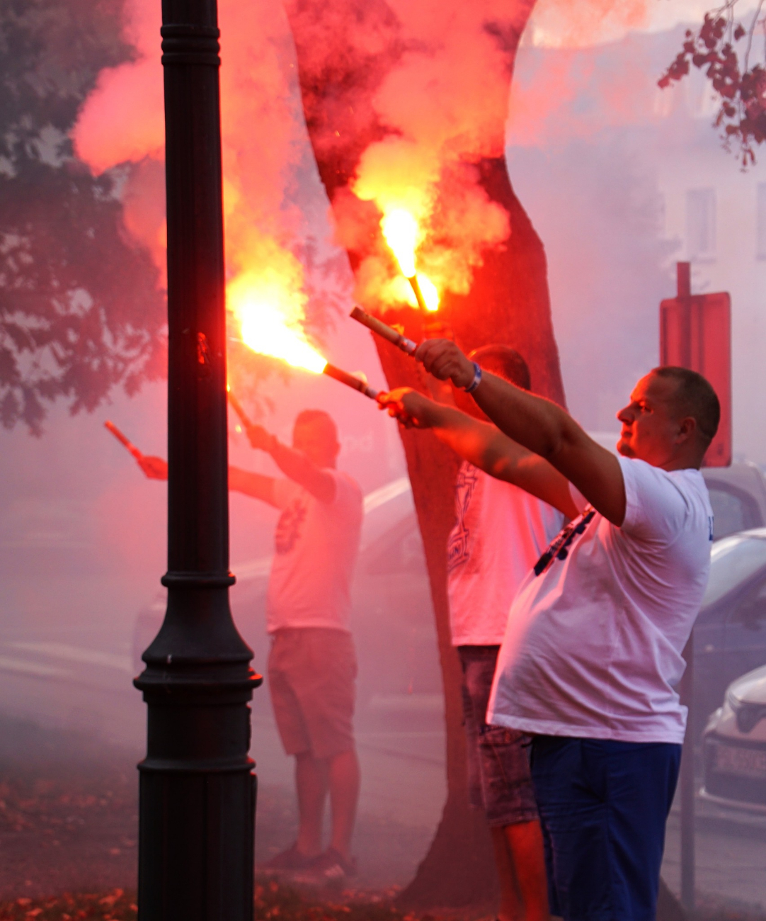 Salwa honorowa i race na słupeckim rynku ZDJĘCIA