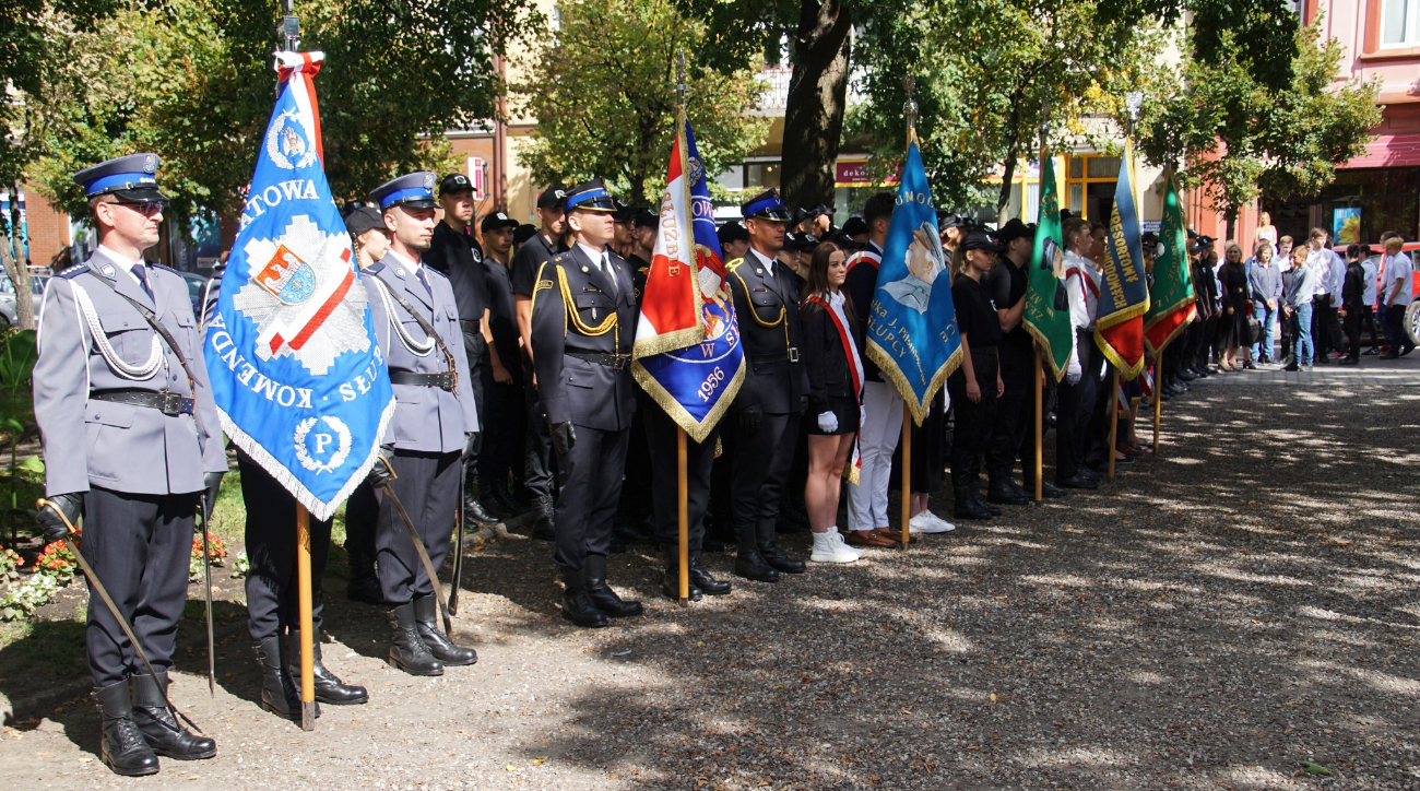 Salwa honorowa i race na słupeckim rynku ZDJĘCIA