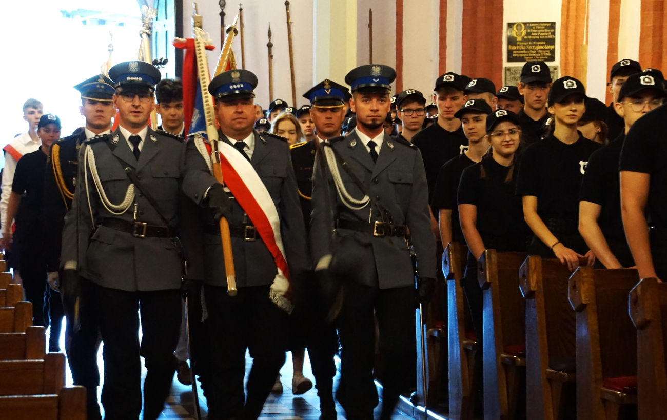 Salwa honorowa i race na słupeckim rynku ZDJĘCIA