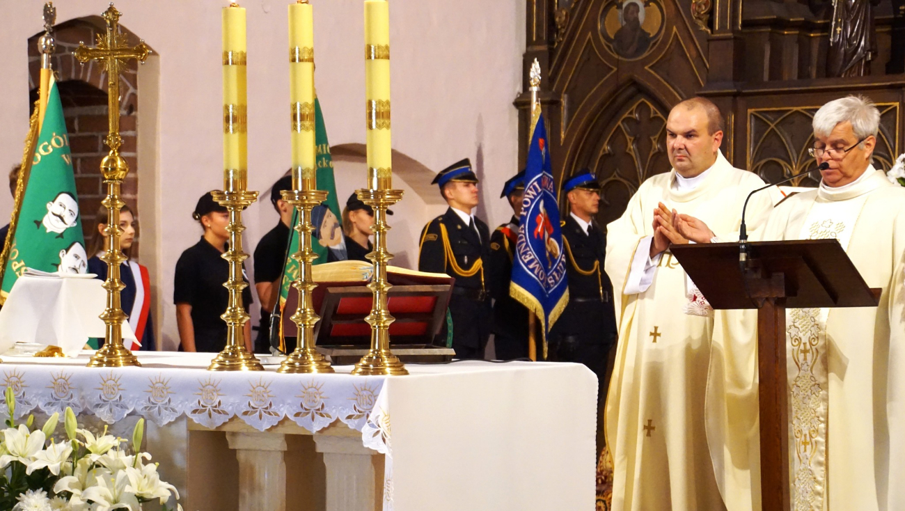 Salwa honorowa i race na słupeckim rynku ZDJĘCIA