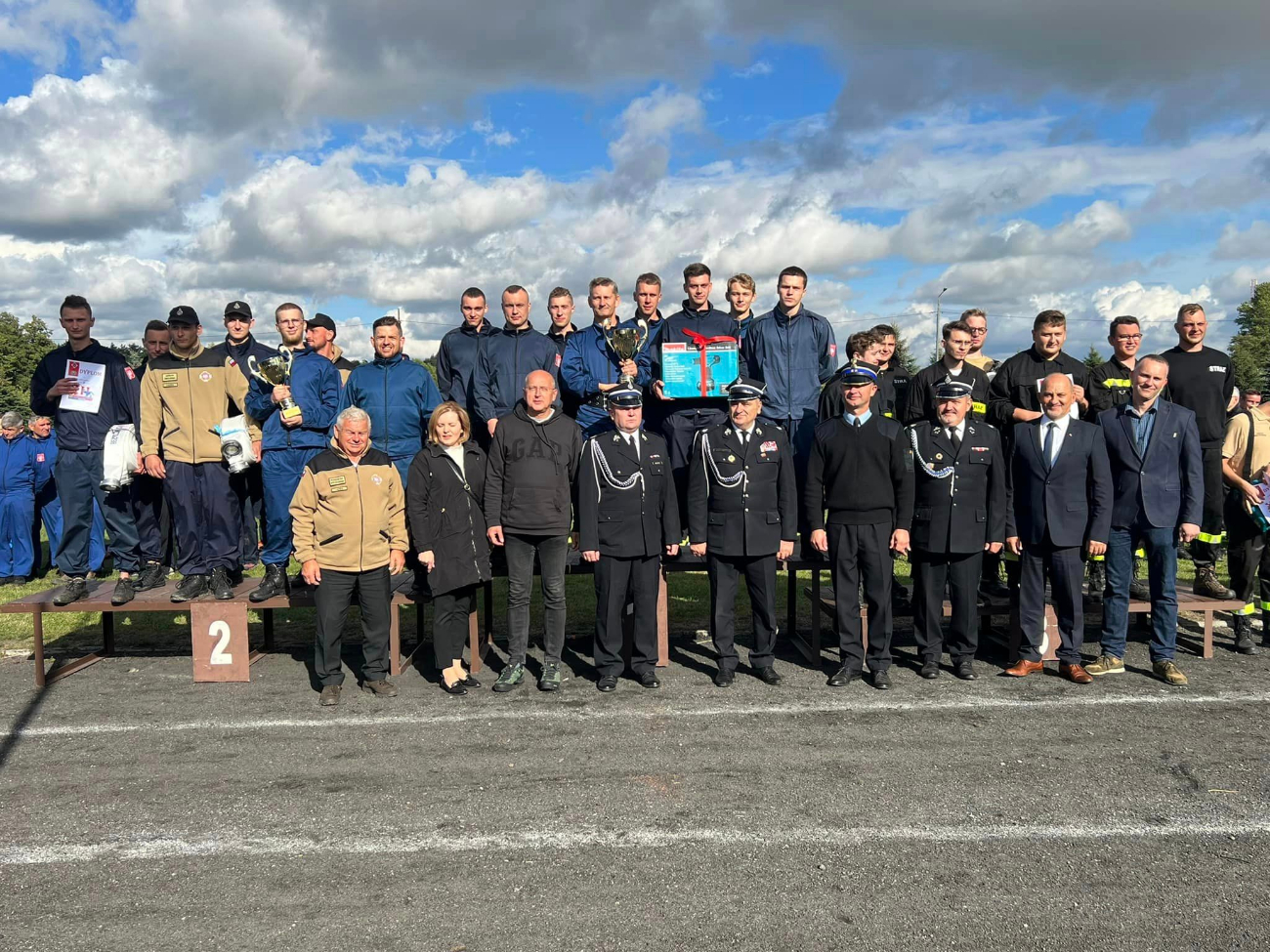 Strażacy z całego powiatu rywalizowali dziś w Lądku ZDJĘCIA