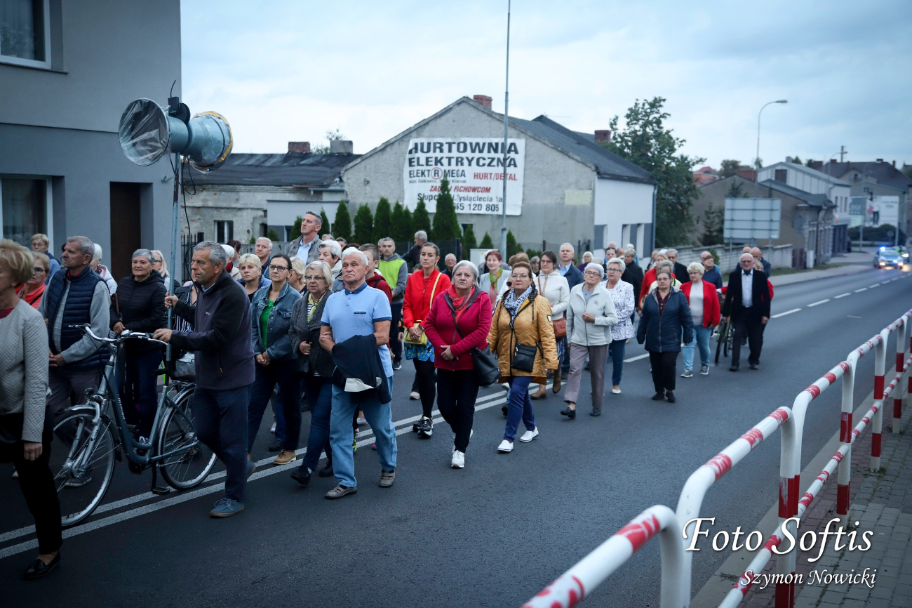Droga Krzyżowa przeszła ulicami Słupcy ZDJĘCIA