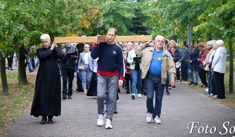 Droga Krzyżowa przeszła ulicami Słupcy ZDJĘCIA