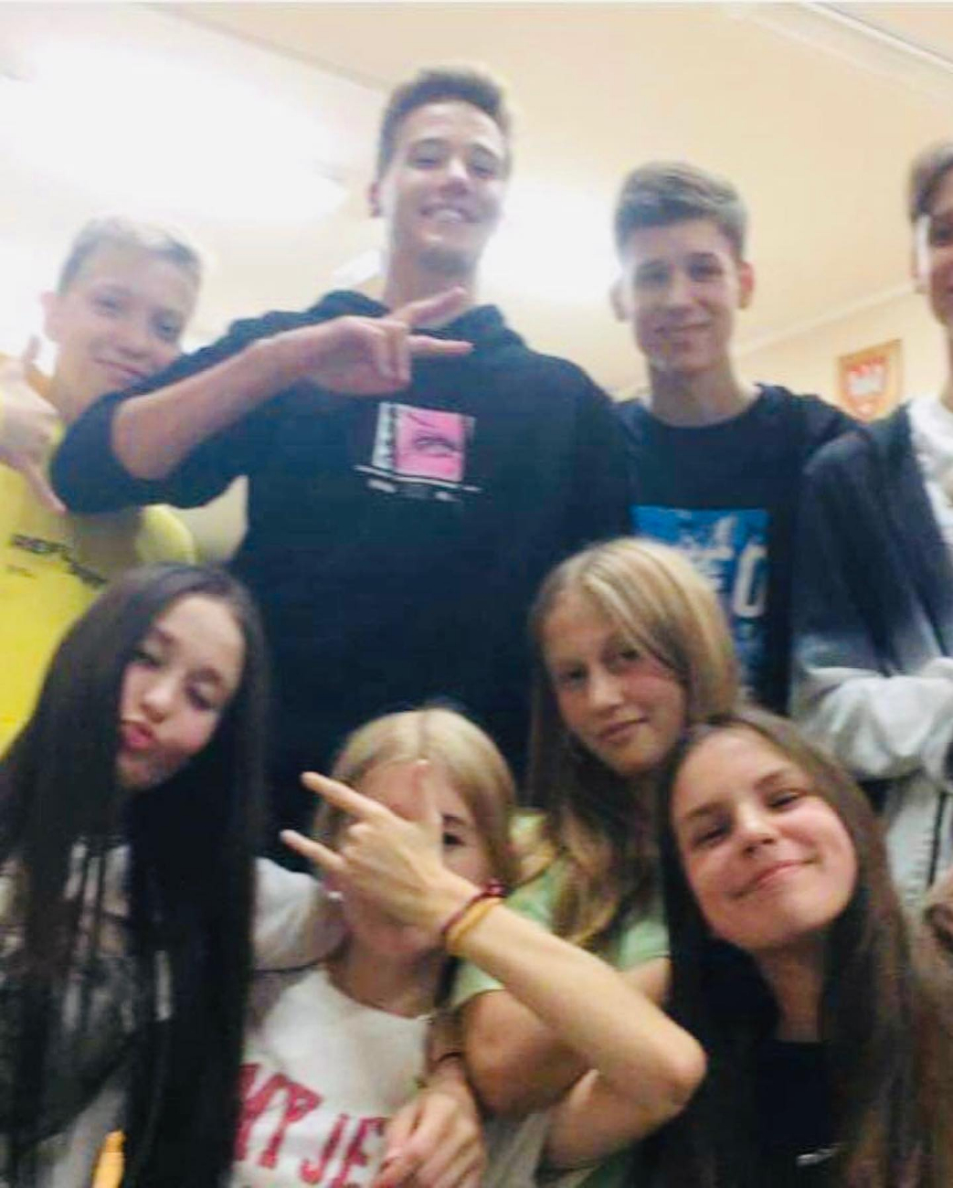 Całą noc spędzili w szkole. Zobacz zdjęcia