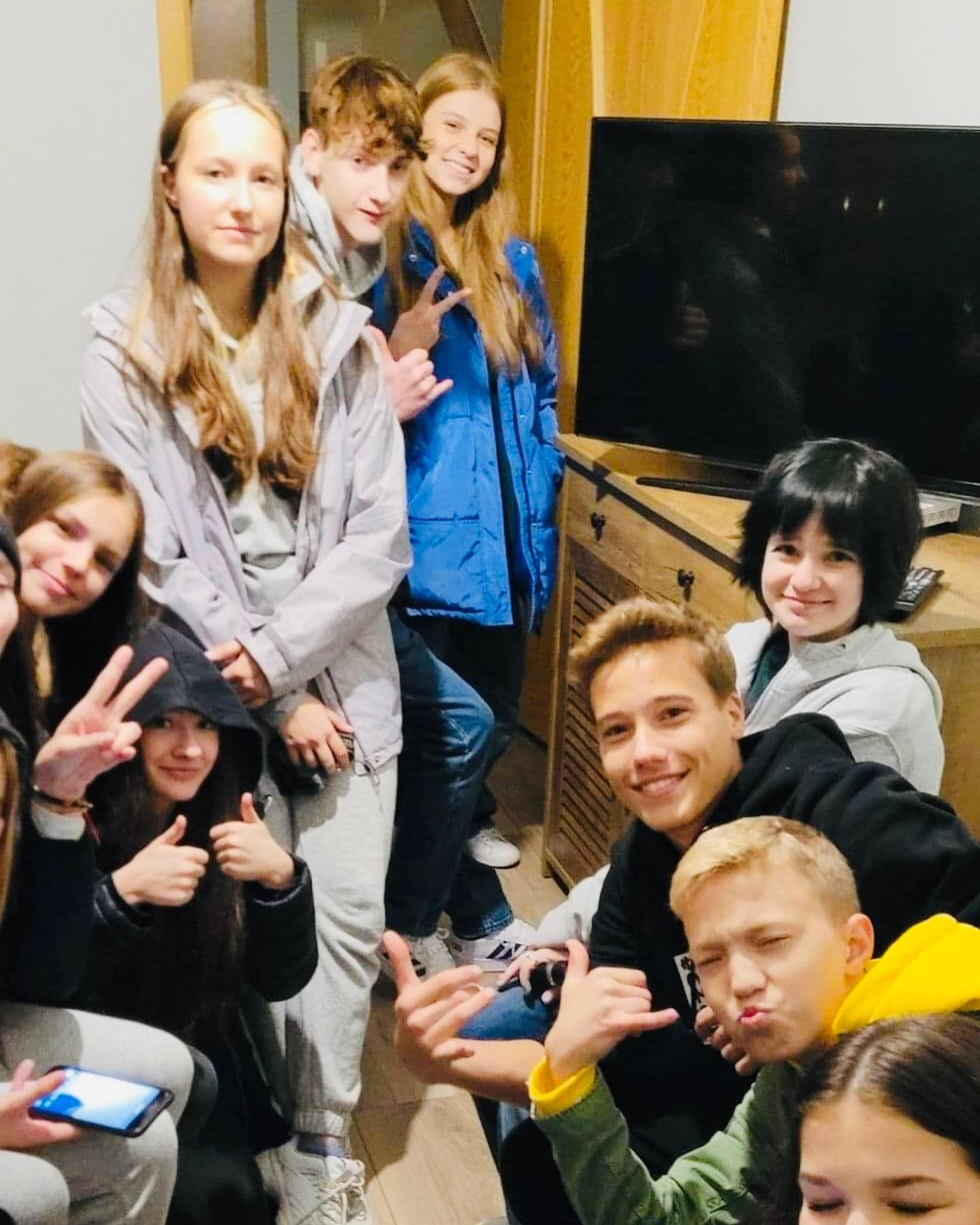 Całą noc spędzili w szkole. Zobacz zdjęcia