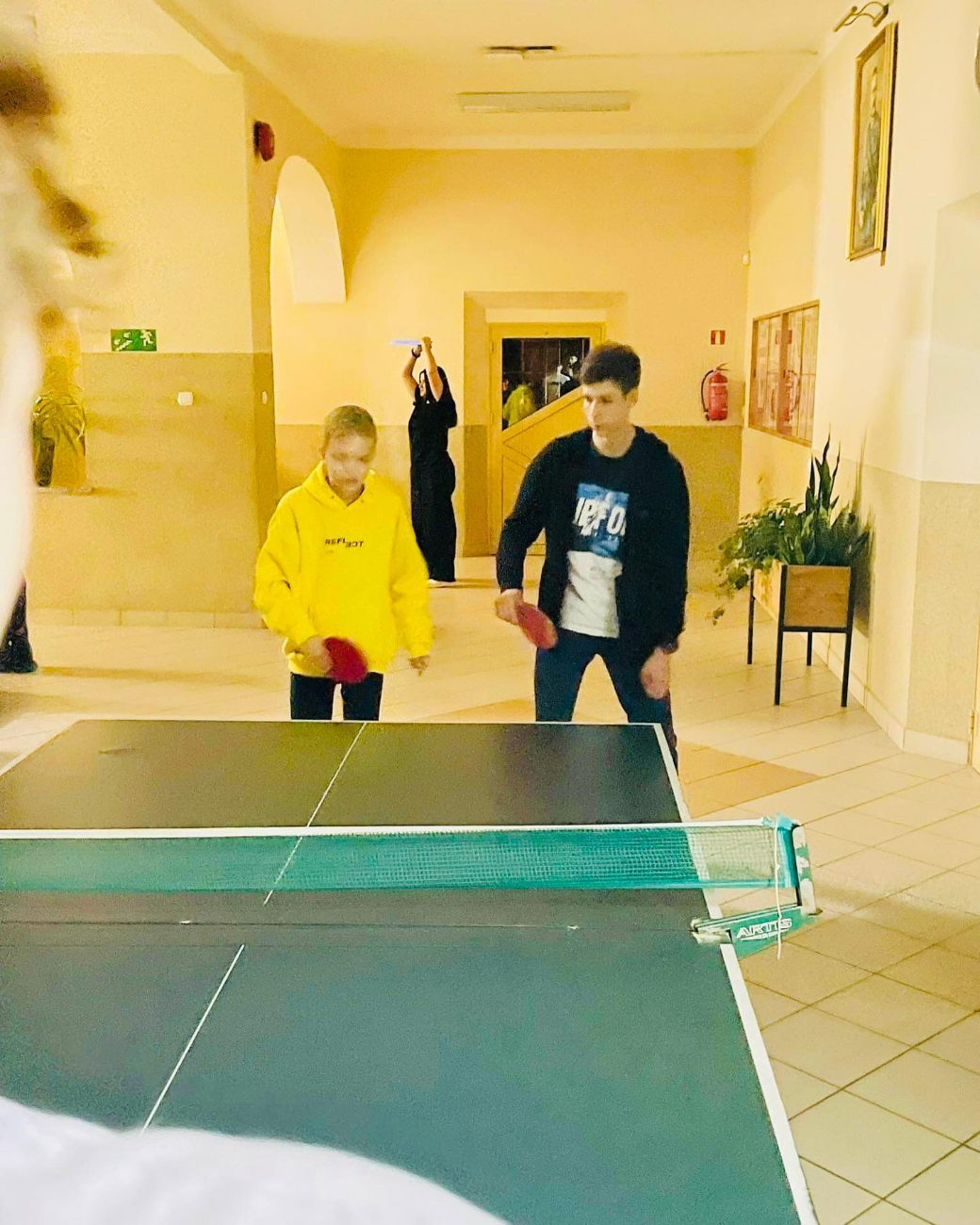 Całą noc spędzili w szkole. Zobacz zdjęcia