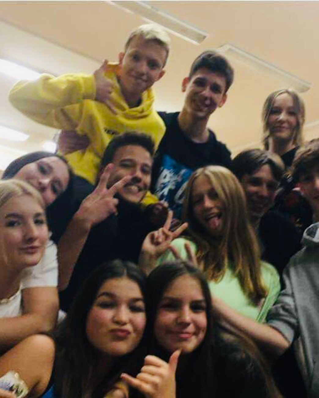 Całą noc spędzili w szkole. Zobacz zdjęcia