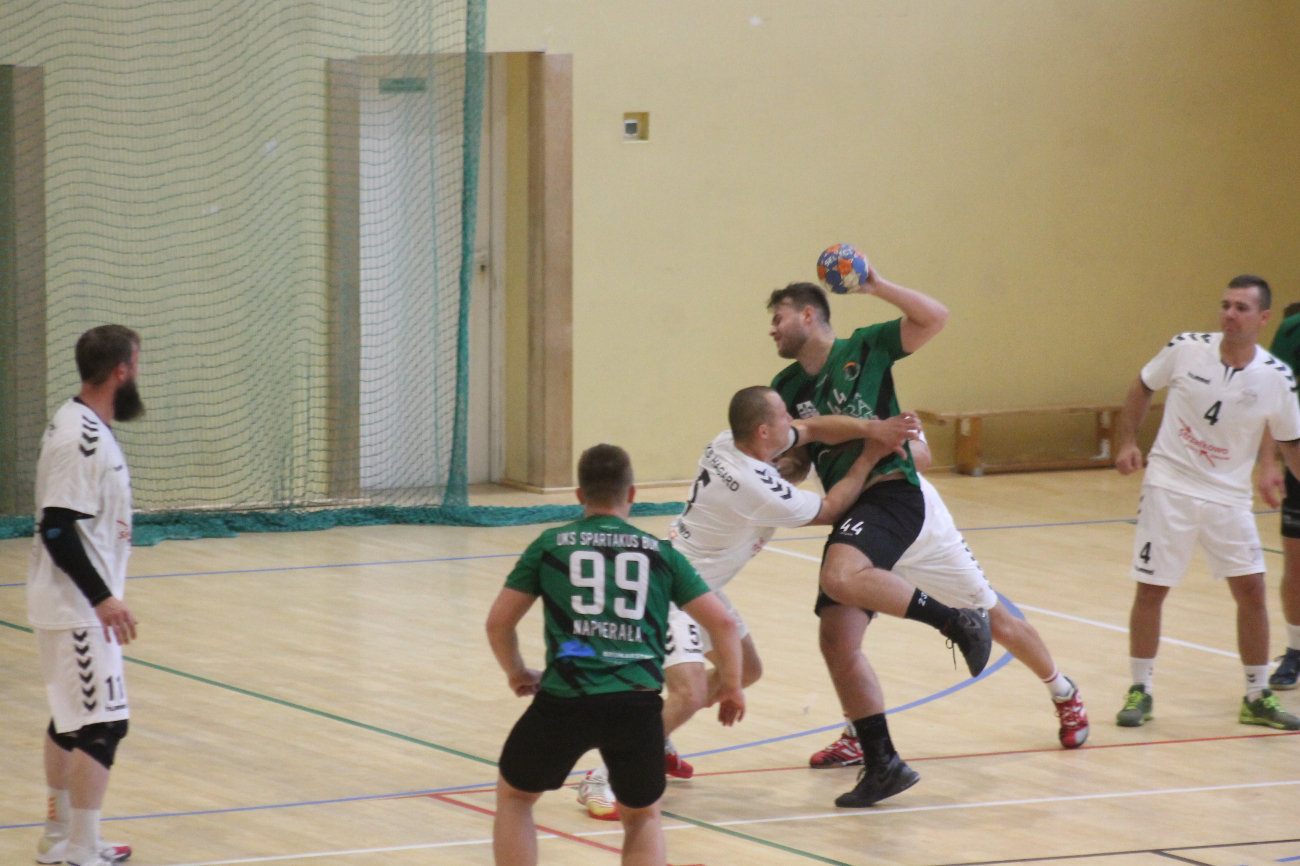 Inauguracyjne zwycięstwo Hagardu