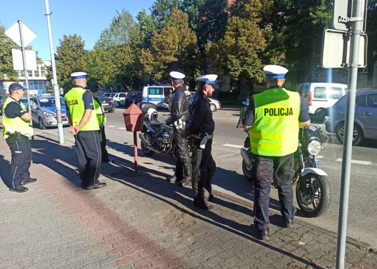Akcja policji. Kilka patroli przy szkole