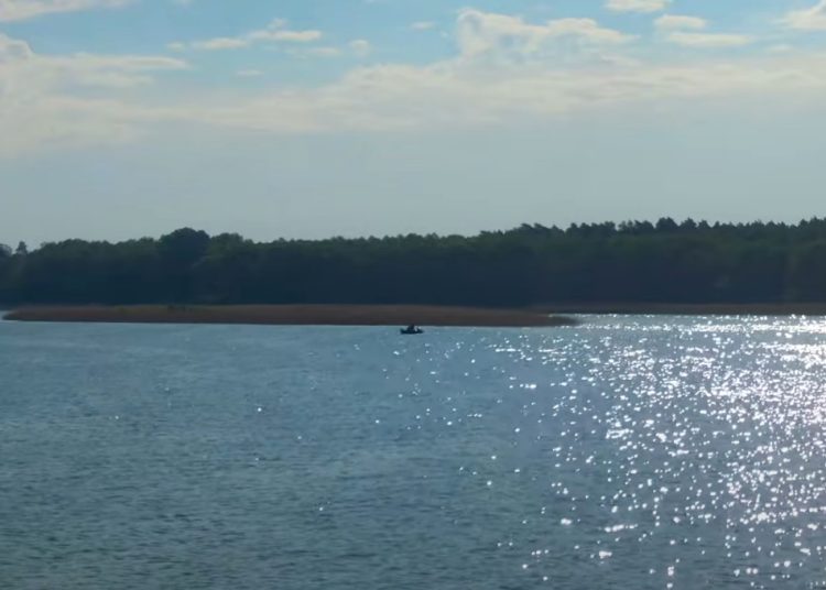 Gmina sprzedaje atrakcyjne działki nad jeziorem