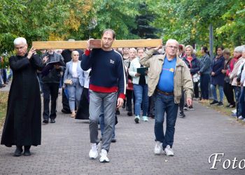 Droga Krzyżowa przeszła ulicami Słupcy ZDJĘCIA