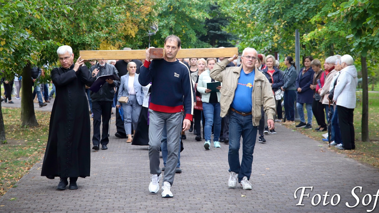 Droga Krzyżowa przeszła ulicami Słupcy ZDJĘCIA