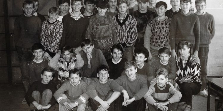 Niezwykła galeria na 50-lecie szkoły. Poszukaj się na zdjęciach