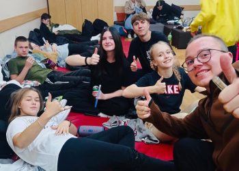 Całą noc spędzili w szkole. Zobacz zdjęcia