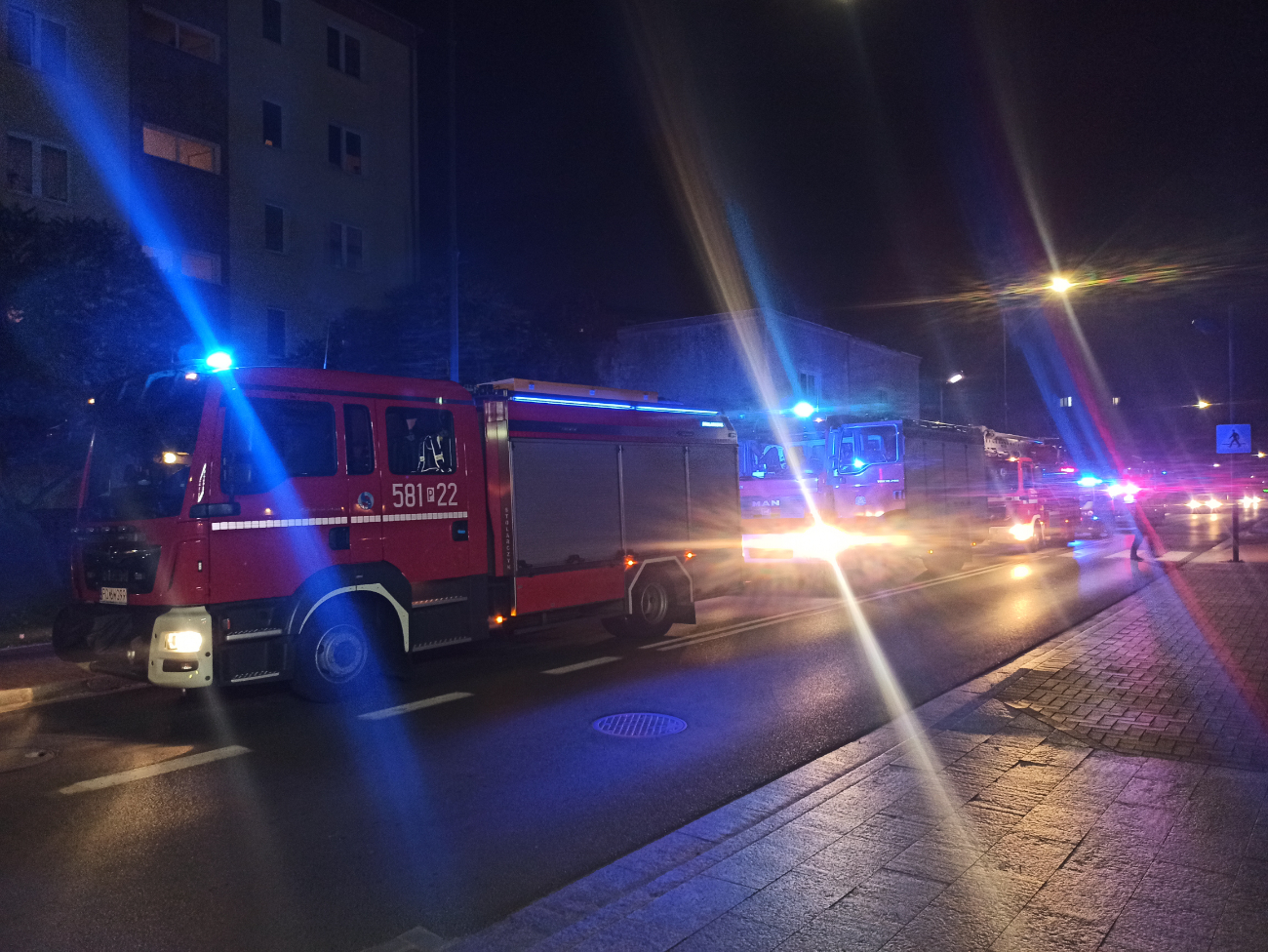 Nocna akcja w Słupcy. Dramatyczne chwile w bloku