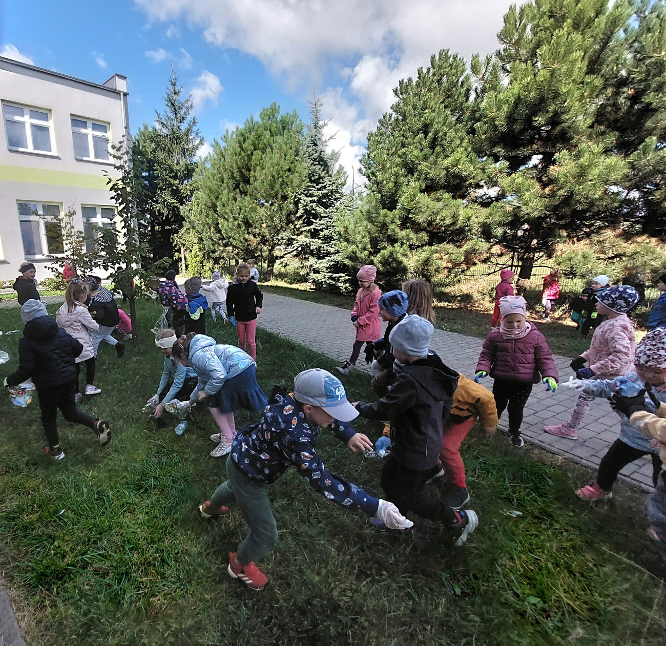 Przedszkolacy z Ciążenia w akcji „Sprzątanie świata”