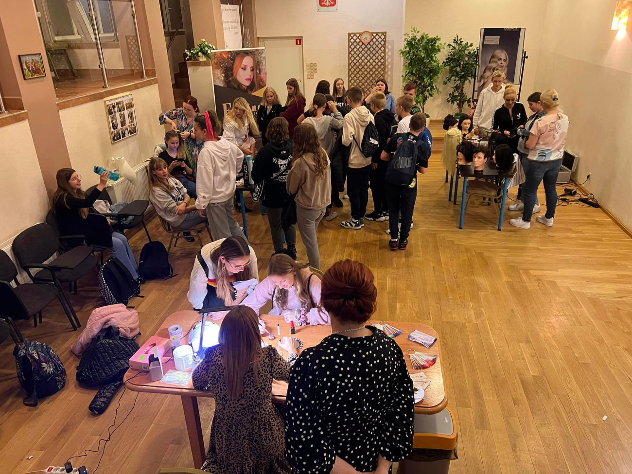 Nocą Ekonomik pełen uczniów