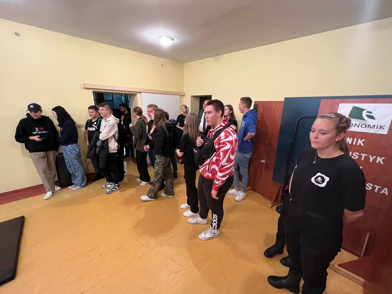 Nocą Ekonomik pełen uczniów