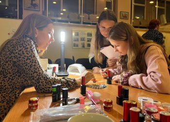 Nocą Ekonomik pełen uczniów