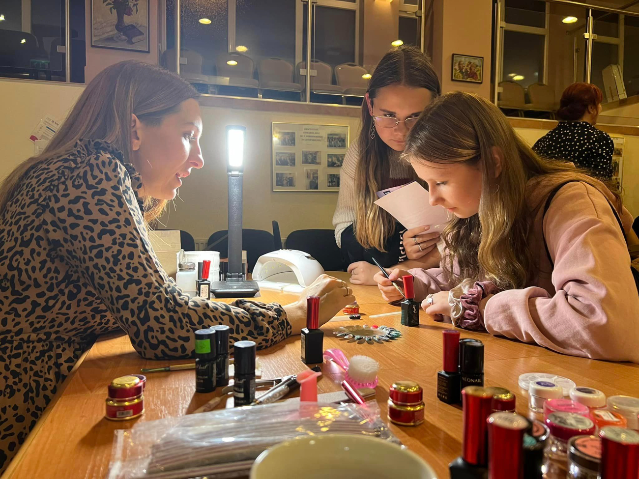 Nocą Ekonomik pełen uczniów