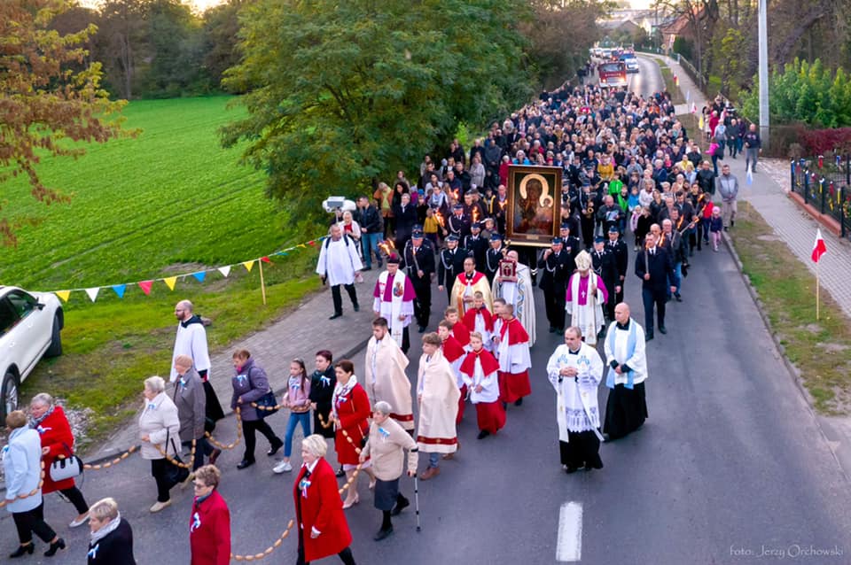Matka Boska nawiedziła parafię w Ciążeniu ZDJĘCIA