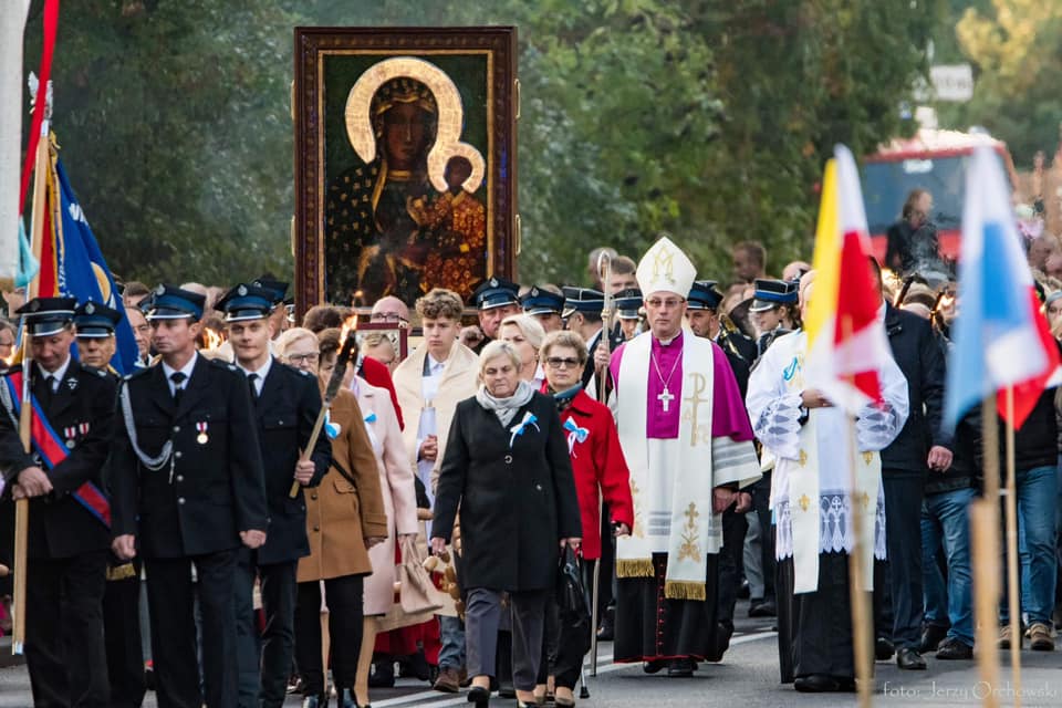 Matka Boska nawiedziła parafię w Ciążeniu ZDJĘCIA