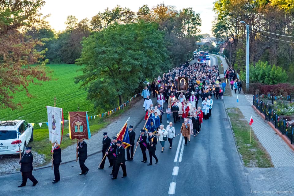 Matka Boska nawiedziła parafię w Ciążeniu ZDJĘCIA