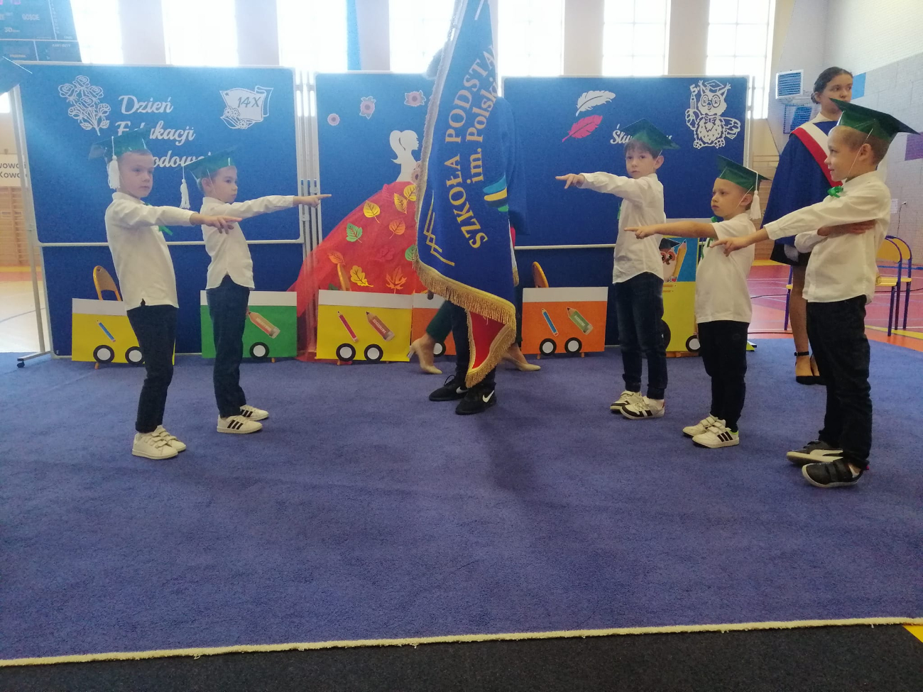 Pasowanie pierwszoklasistów w Kowalewie