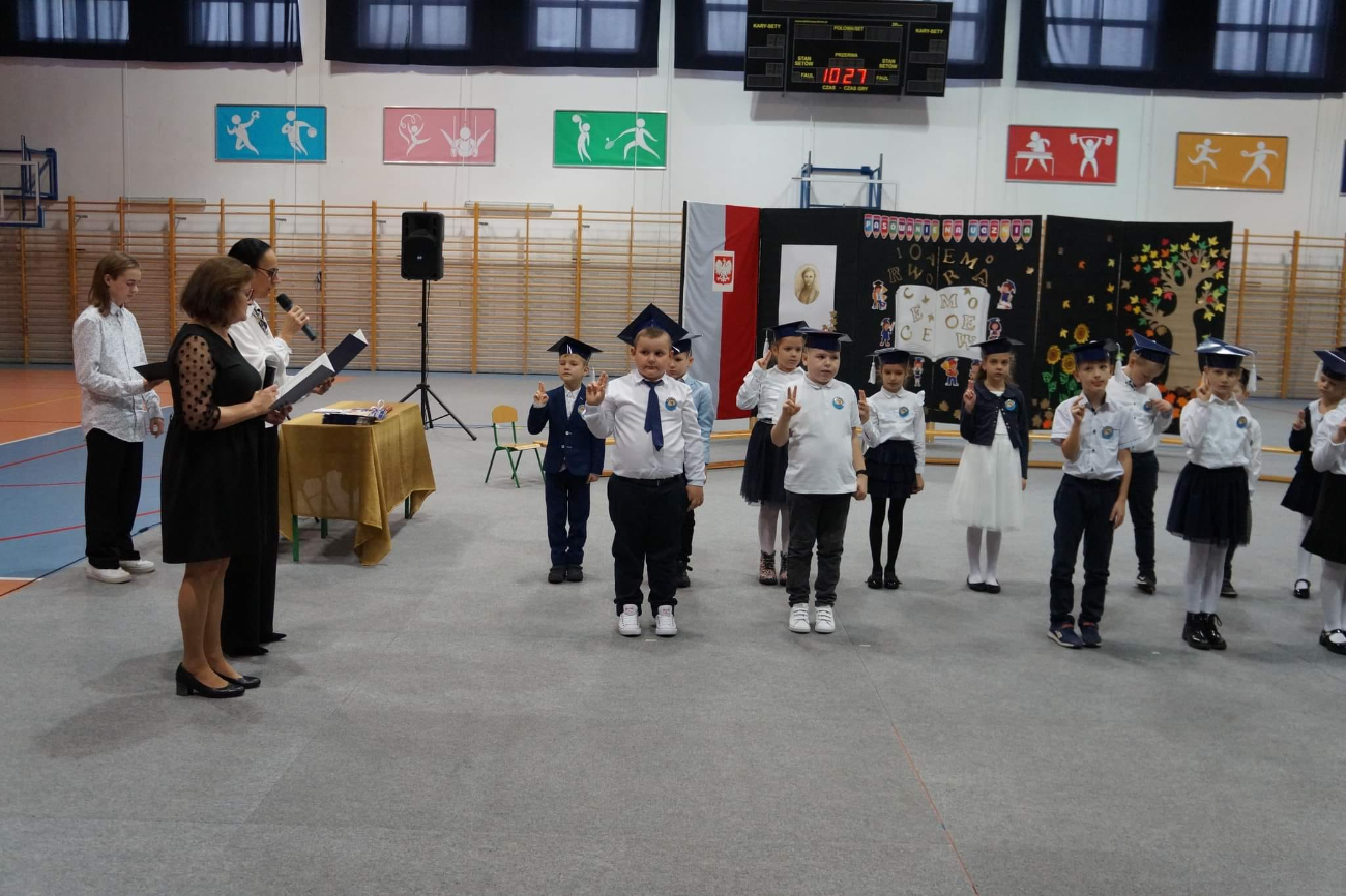 Wielki dzień pierwszaków w Ostrowitem ZDJĘCIA