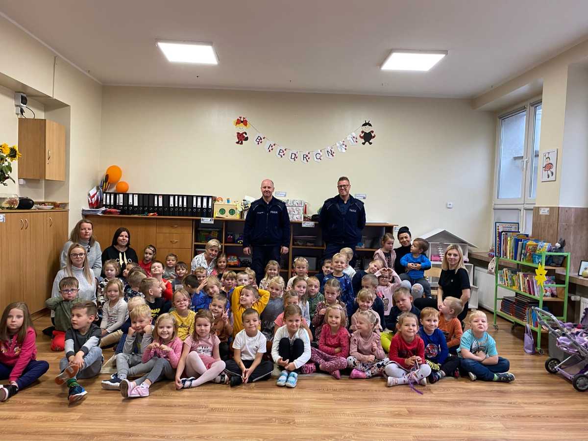 Policjanci spotkali się z przedszkolakami ze Strzałkowa