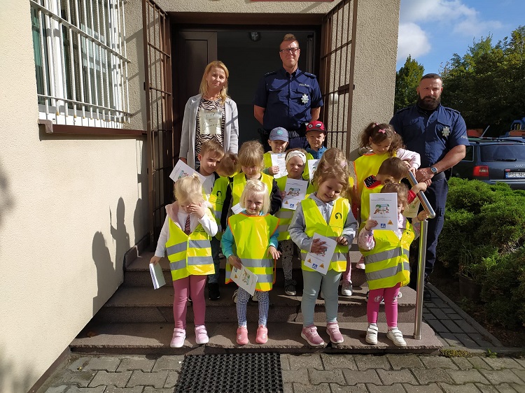 Policjanci spotkali się z przedszkolakami ze Strzałkowa