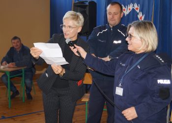 Policjanci na festynie w Lądku