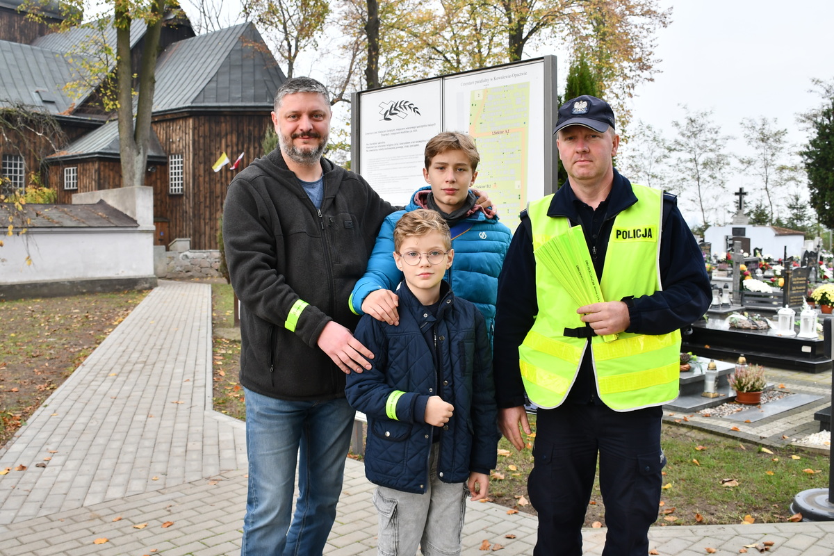 Rozdali kilkaset odblasków