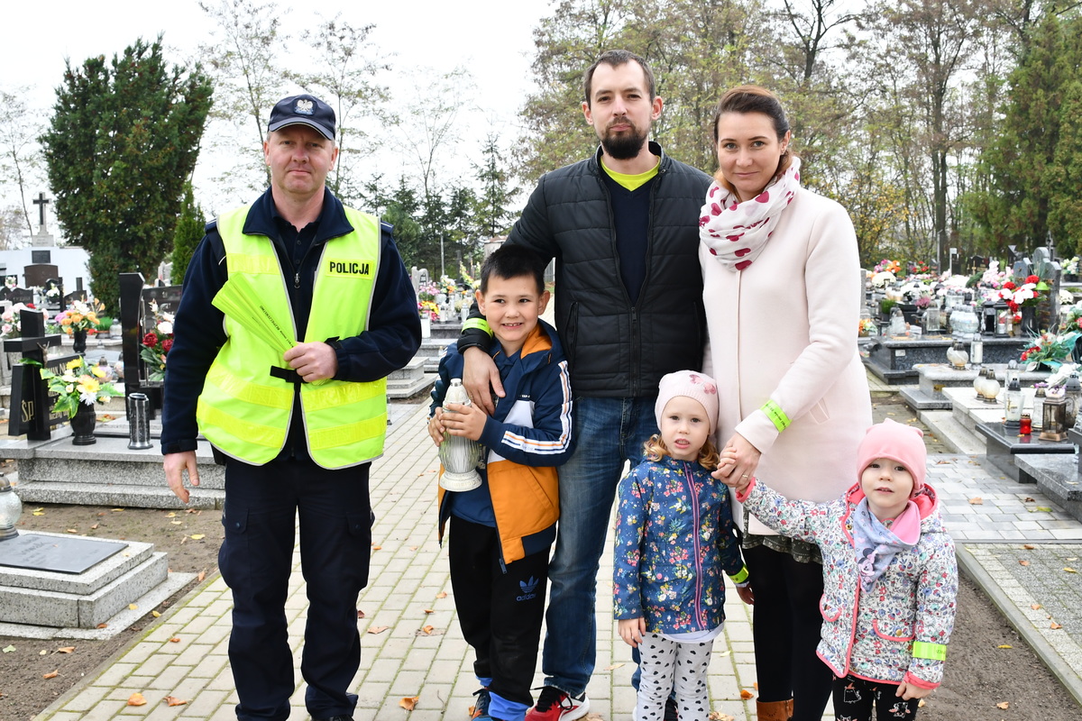 Rozdali kilkaset odblasków