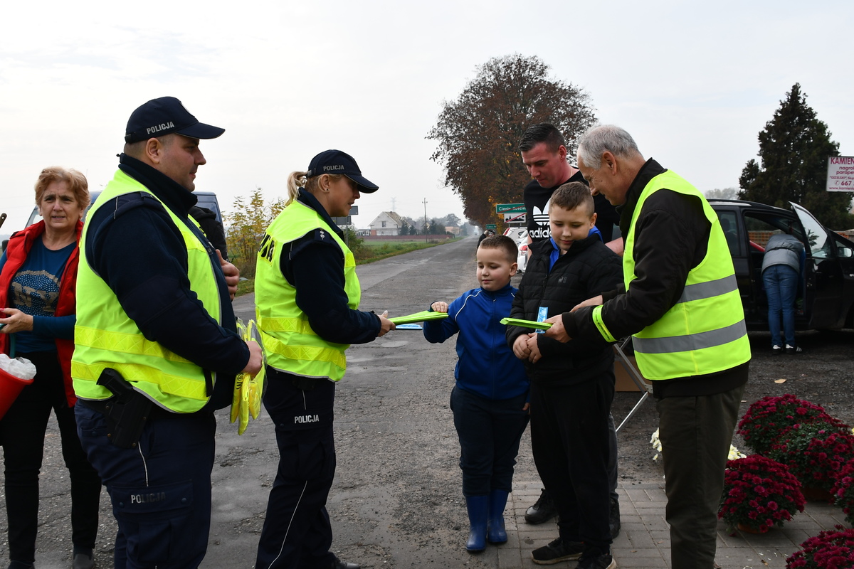 Rozdali kilkaset odblasków