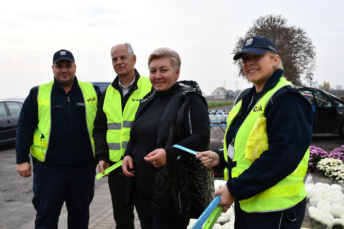 Rozdali kilkaset odblasków